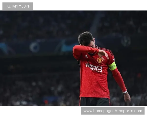 曼联球门前混战化险为夷，拉什福德推射再下一城