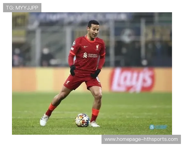 利物浦蒂亚戈连拨两脚后远射升空划入网窝：速度与精准的极致演绎